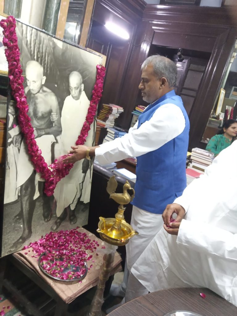 पूर्व प्रधानमंत्री इंदिरा गांधी एवं सरदार बल्लभ भाई पटेल को याद करते हुए आयोजित हुआ फुटबॉल मैच