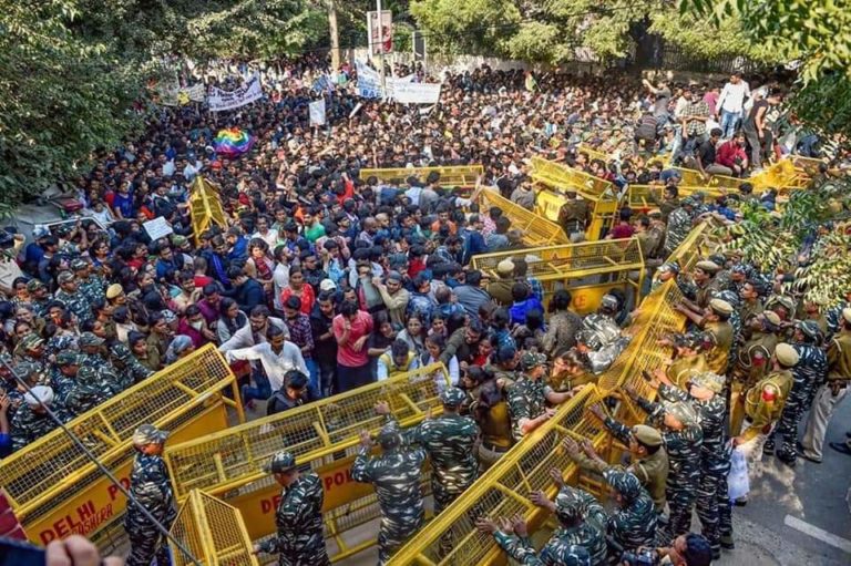 JNU से आँखों देखा हाल बता रही है आरती चिराग।