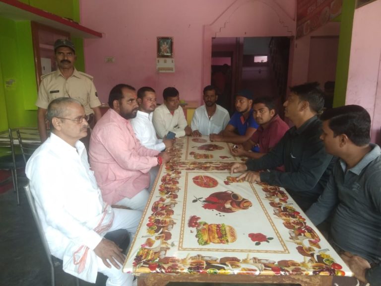 पटना में चल रहे शिक्षकों के आंदोलन को लेकर बक्सर में हुई बैठक.