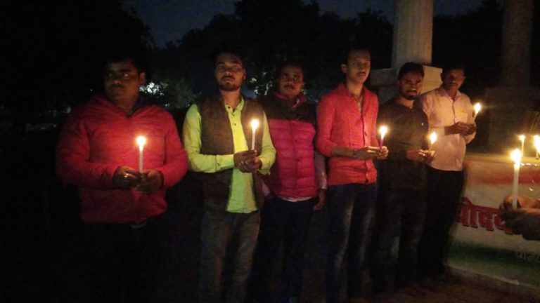 शहीदों को कुछ इस तरह से याद किया गया।