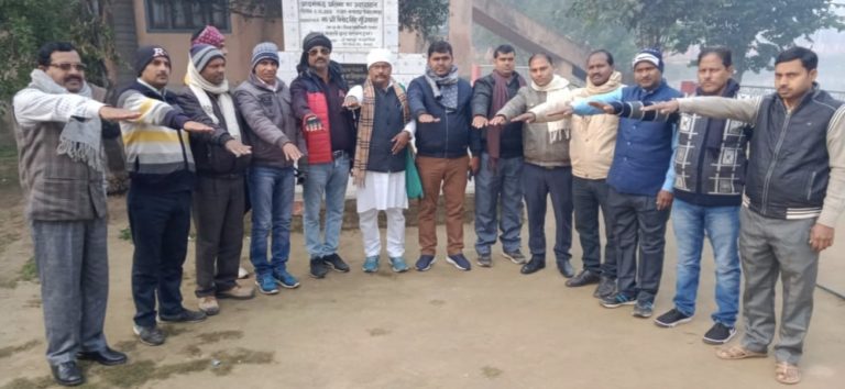 शिक्षकों ने आज के दिन को काला दिवस के रूप में याद किया।