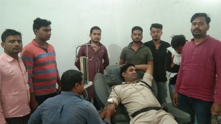 पुलिस वाले ने ऐसा काम किया, समाज में हो रही है खुब प्रशंसा