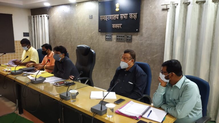 पंचायत चुनाव की तैयारियों को लेकर जिलाधिकारी ने की बैठक