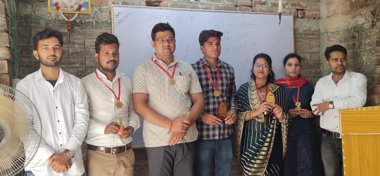 सीटेट पास दर्जनों छात्रों को किया गया सम्मानित.
