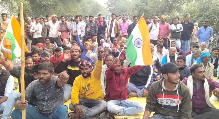 सड़क जाम करने वाले किसानों को रात में ही पुलिस ने उठा लिया