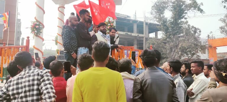 डुमरांंव विधायक डॉक्टर अजीत  सिंह के नेतृत्व में निकाला गया प्रतिरोध  मार्च.