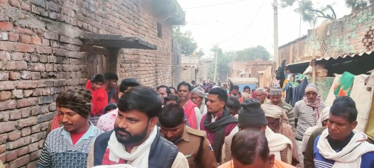 भूमिहीनों के पक्ष में उतरे डुमरांंव विधायक डाक्टर अजीत सिंह