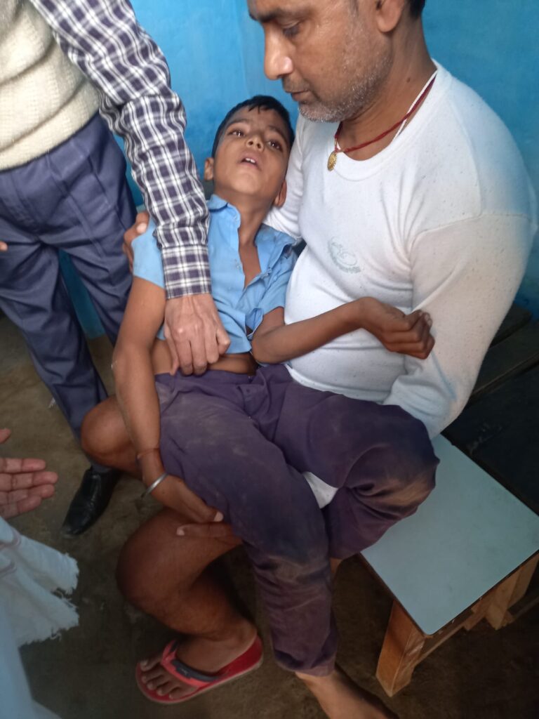 बड़ी लापरवाही : सरकारी विद्यालय मे कई छात्र हुए जख्मी.