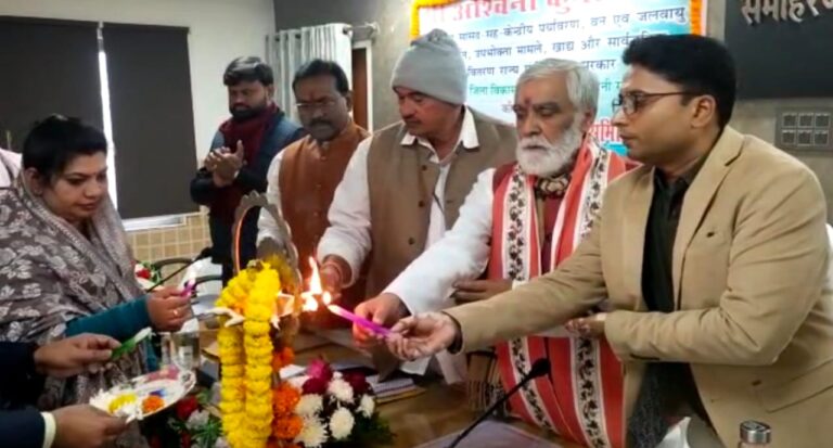 दिशा के बैठक में जनप्रतिनिधियों ने उठाये कई अहम सवाल.