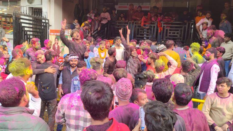 बक्सर नगर परिषद्  चुनाव परिणाम आने के बाद झूम उठे समर्थक