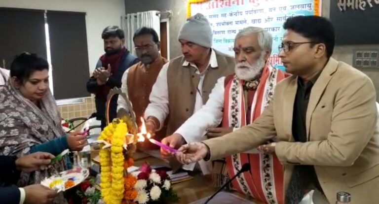 दिशा की बैठक शुरू, केंद्रीय मंत्री अश्वनी कुमार चौबे सहित चारों विधायक हैं मौजूद.