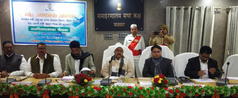 प्रभारी मंत्री की अध्यक्षता में हुई बैठक, डीएम और विधायक भी रहे शामिल.