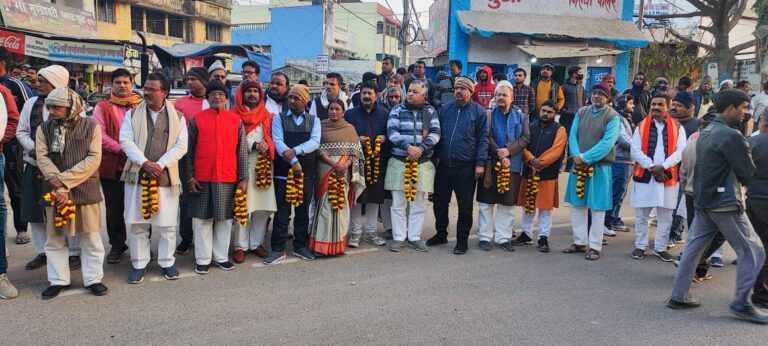 बीजेपी नेता परशुराम चतुर्वेदी के अंतिम यात्रा में उमड़ा जनसैलाब.