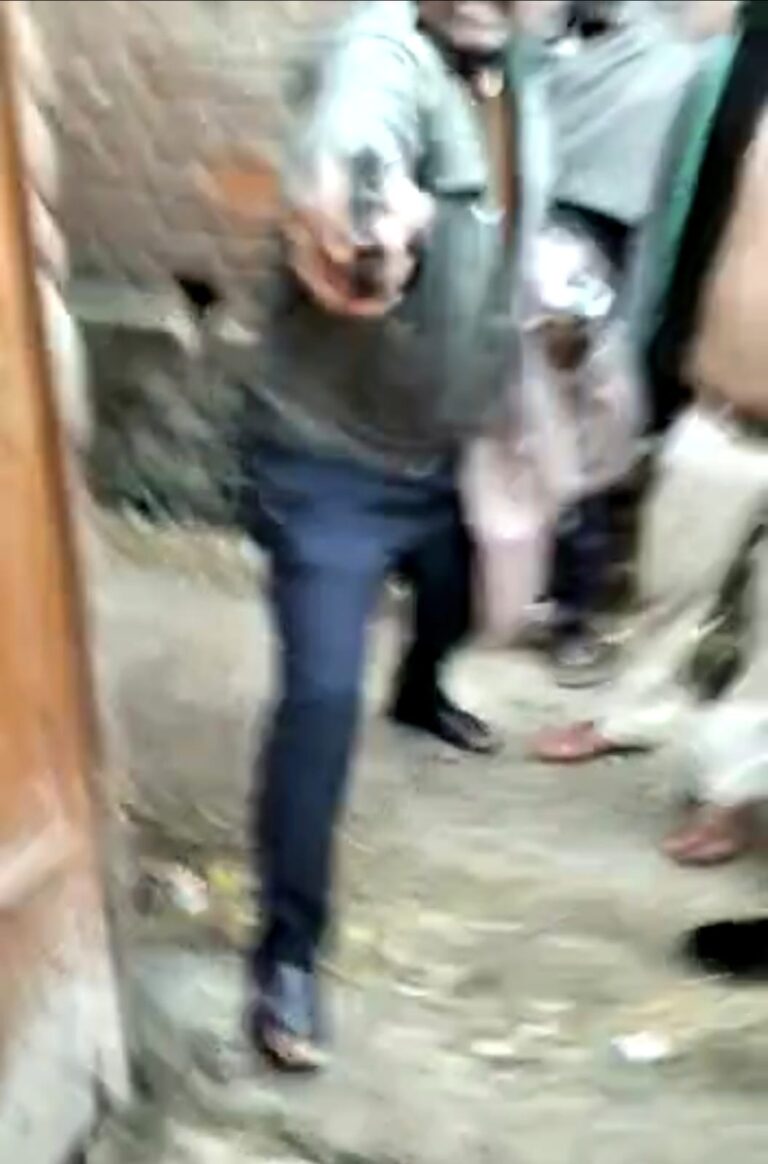 दो भाइयों के बीच आपसी विवाद में चली गोली