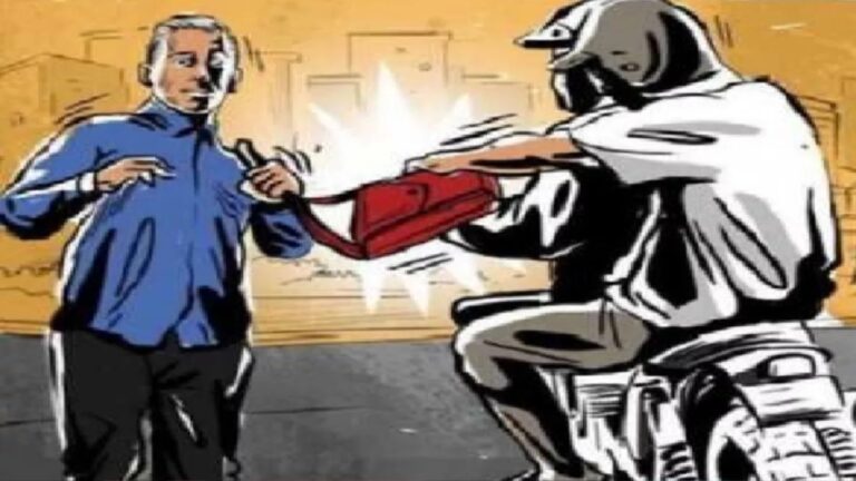 दिनदहाड़े सीएसपी संचालक से 5 लाख 80 हजार की लूट.