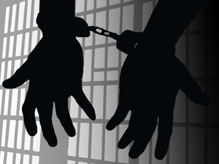 रिश्वत लेते प्रखंड शिक्षा पदाधिकारी हुआ गिरफ्तार