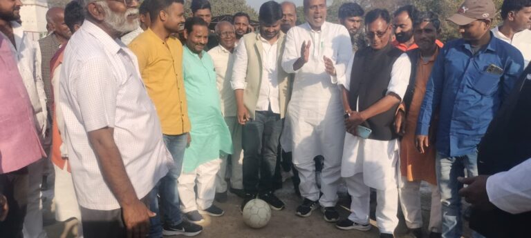 स्वर्गीय शशि यादव की याद में आयोजित फुटबाल मैच का हुआ समापन