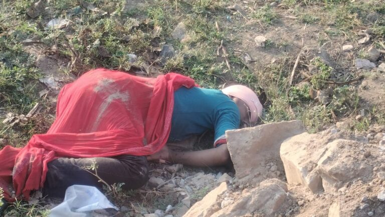 राष्ट्रीय राजमार्ग के किनारे मिला लावारिस शव