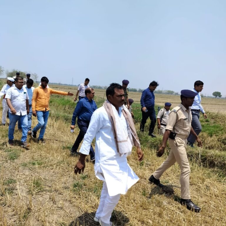 जिलाधिकारी अंशुल अग्रवाल ने कई योजनाओं का लिया जायजा.