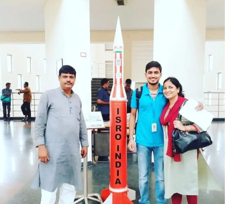 ISRO में वैज्ञानिक बन आशीष रंजन ने बढ़ाया जिले का मान