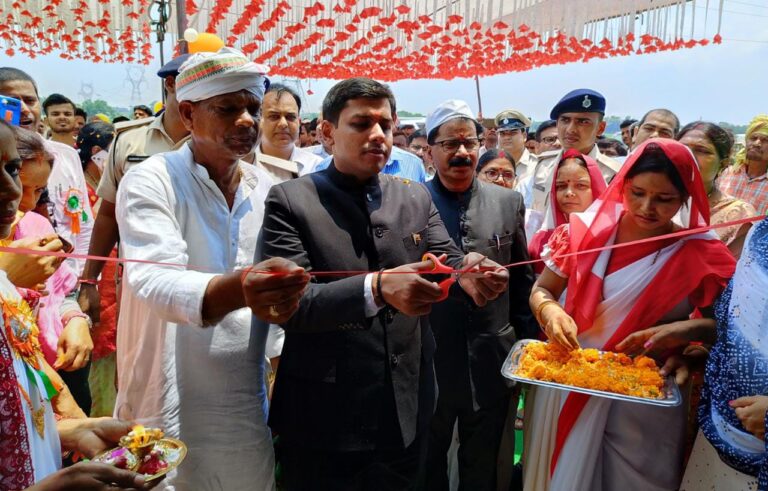 जिलाधिकारी ने अपशिष्ट प्रसंस्करण इकाई का किया उद्घाटन