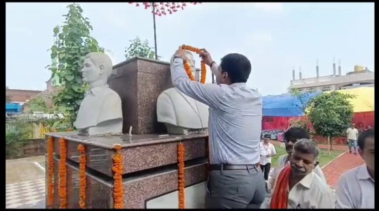 अपनी दुर्दशा पर आंसू बहा रहे हैं शहीदों के परिजन