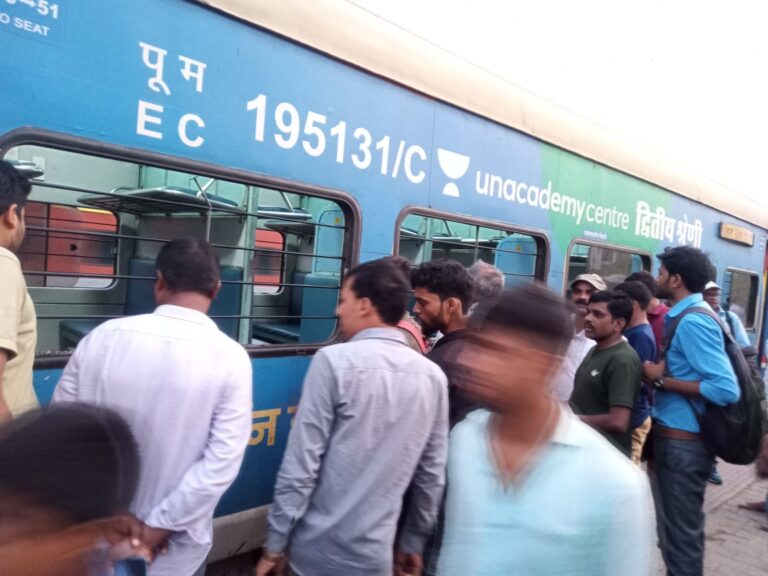 ट्रेन में मिला कटा हुआ हाथ, अधिकारियों में मचा हड़कंप