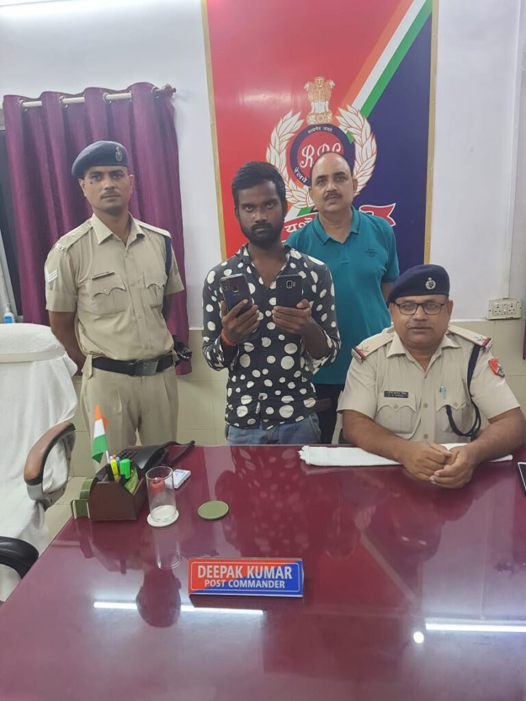 यात्री सुरक्षा के तहत बक्सर आरपीएफ की टीम ने गस्त के दौरान एक संदिग्ध को किया गिरफ्तार