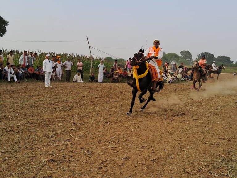शहाबुद्दीन के रिश्तेदार के घोड़े ने अनन्त सिंह के चाचा के घोड़े को पछाड़ा जीता पहला और द्वितीय पुरस्कार