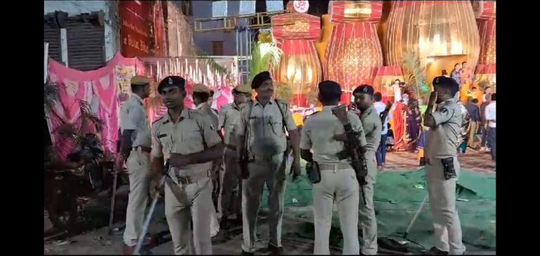 समाहरणालय रोड स्थित पूजा पंडाल के समीप देर रात चली गोलियां