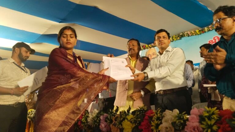 जिला के 1869 चयनित शिक्षकों के बीच बांटा गया नियुक्ति पत्र
