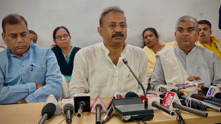 भवन निर्माण मंत्री अशोक चौधरी ने बीजेपी पर साधा निशाना, कहा धर्म अपनाने के लिए है राजनीति के लिए नही.