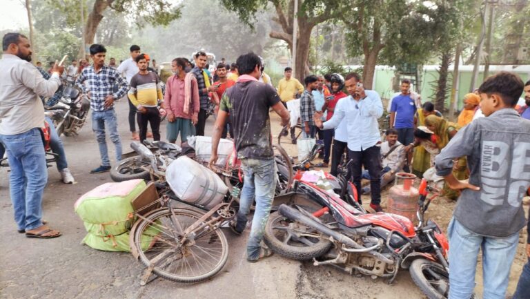 पुलिस की जीप ने आधा दर्जन लोगों को रौंदा, एसपी ने कहा ब्रेक हो गया था फेल