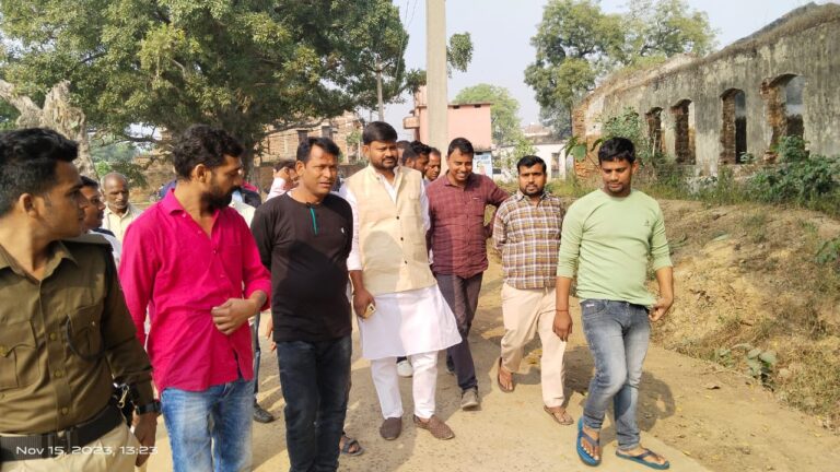 साफ-सफाई को लेकर डुमराँव विधायक अजीत कुमार सिंह के द्वारा किया गया छठ घाटों का निरीक्षण