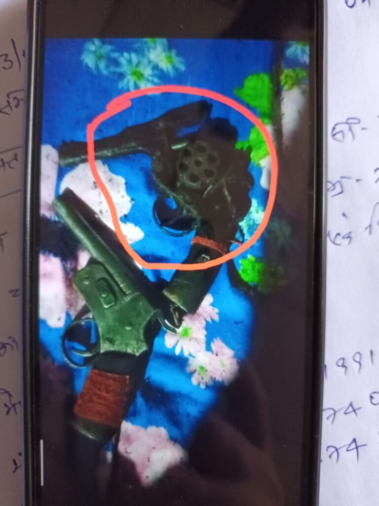 शराब तस्कर के मोबाइल से बरामद हुआ कई आपत्तिजनक तस्वीर, पुलिस के उड़े होश.