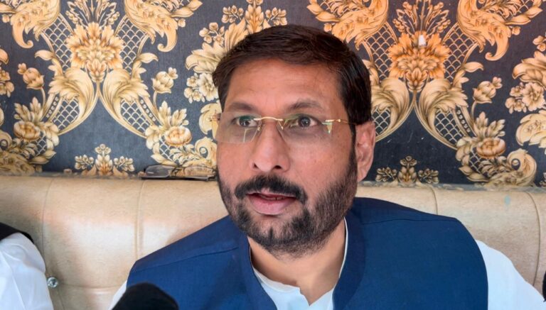 यूपी के बीजेपी विधायक राजेश चौधरी ने बिहार के सीएम को कहा दोगला चरित्र का नेता