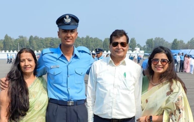 सुदूर ग्रामीण इलाके के युवक ने पहले ही प्रयास में फ्लाइंग ऑफिसर बन किया जिले का नाम रौशन.