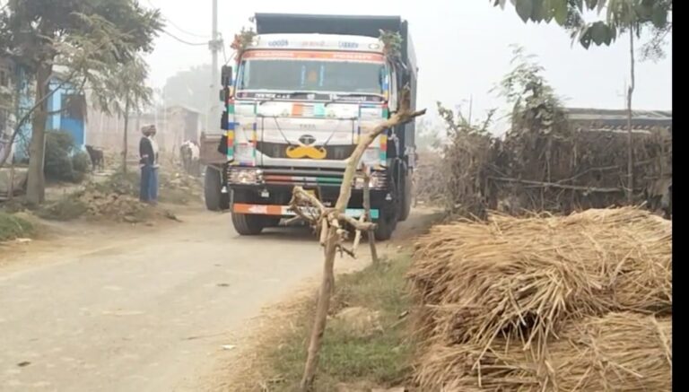अधिकारियों के साथ बालू माफिया खेल रहे है चोर पुलिस का खेल