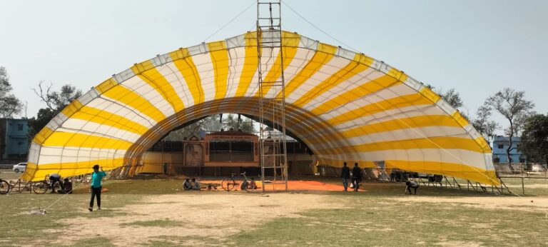 राजद नेता का आरोप : महोत्सव के नाम पर जिला प्रशासन के अधिकारियों ने मचाई है लूट