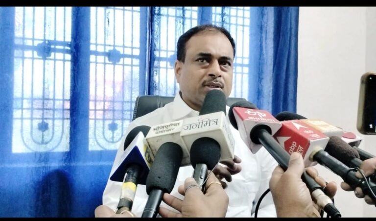 बक्सर में गरजे बीएसपी लोकसभा प्रत्यासी अनिल सिंह, चौबे को बताया बरसाती मेढक