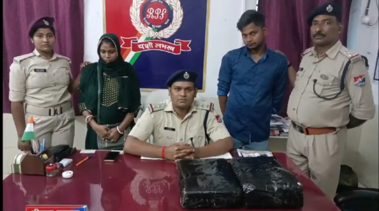 बक्सर आरपीएफ की बड़ी कारवाई , महिला पुलिस गांजा तस्कर को किया गिरफतार
