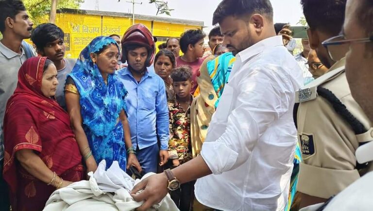 स्कूल जाने के दौरान तेज आंधी में शिक्षक पर गिरा पेड़  हुई मौत, परिजनों में मचा कोहराम