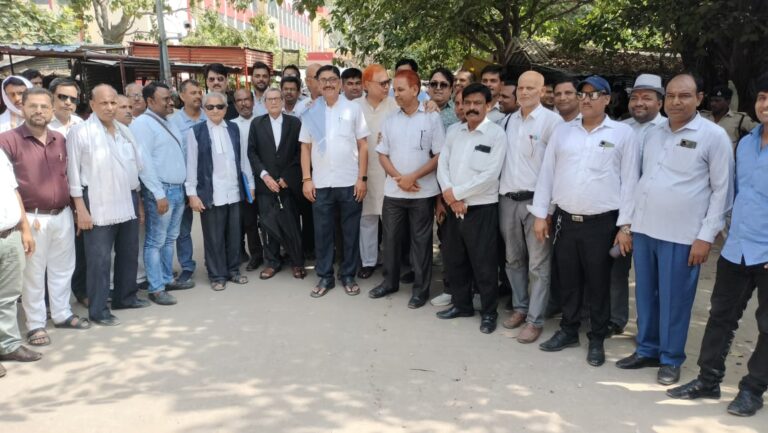 अधिवक्ताओ की हत्या के खिलाफ वकीलों में दिखा आक्रोश, एडवोकेट प्रोटेक्शन एक्ट लागू करने की उठी मांग