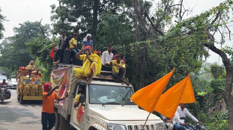 रामरेखा घाट से धूमधाम से निकला भव्य कलश यात्रा.