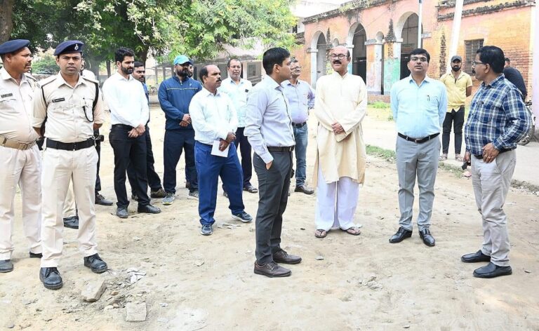जिलाधिकारी ने एमपी हाई स्कूल के प्रधानाध्यापक से मांगा स्पष्टीकरण