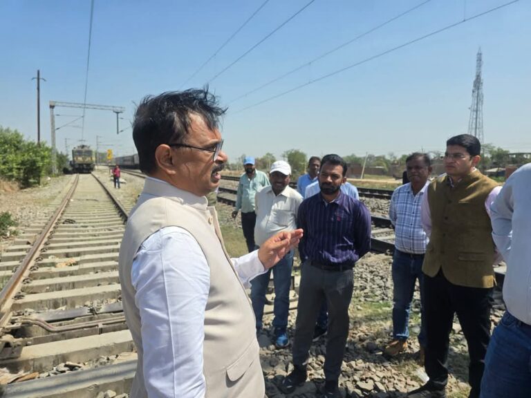 दानापुर डीआरएम ने किया निर्माणाधीन प्रोजेक्ट का निरीक्षण, इसके फायदे भी जान लीजिए