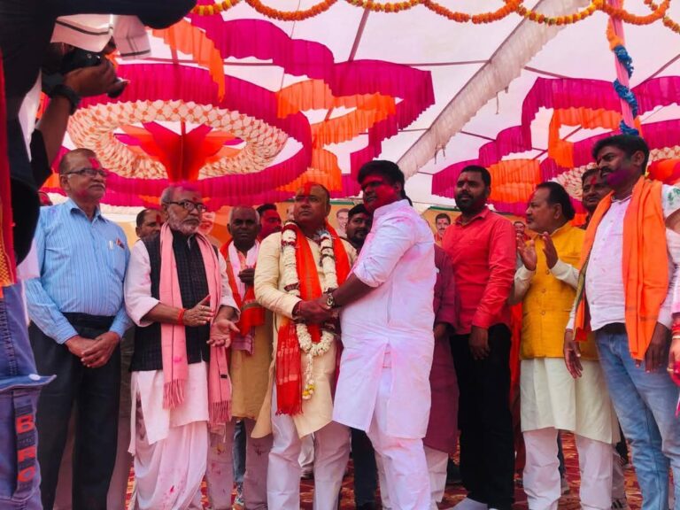 मतभेद भुलाकर साथ आने का संदेश देती है होलीः अमित पांडे