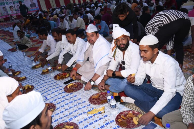 युवा कांग्रेस ने दी इफ़्तार पार्टी