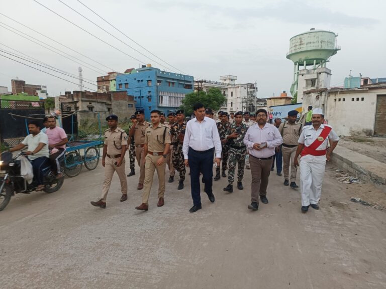 बकरीद पर शांति और सुरक्षा को लेकर फ्लैग मार्च