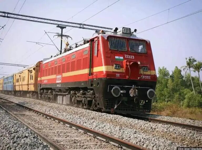 त्योहारों के मौसम में रेलवे की सौगात
